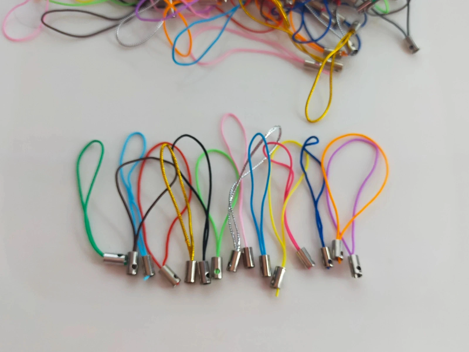 Mix of 200 phone attachments Lot No. 6650 – photo 2